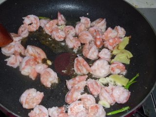《后厨》时慧宝的招牌菜—西红柿炒虾仁的做法步骤：7