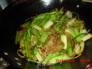 芹菜炖粉条的做法步骤：7