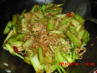芹菜炖粉条的做法步骤：8