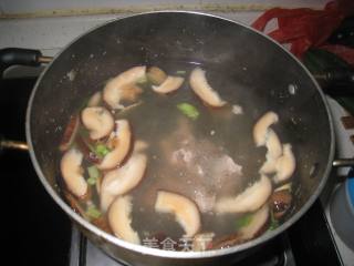 肉片野菌羹的做法步骤：5