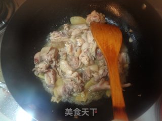 土豆焖鸡的做法步骤：2