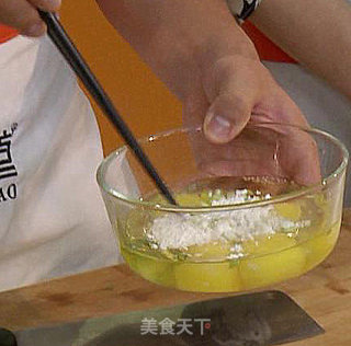 虾仁滑蛋的做法步骤：2