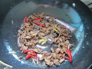 香菜牛肉丝的做法步骤：8