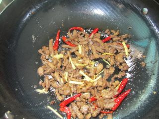 香菜牛肉丝的做法步骤：9