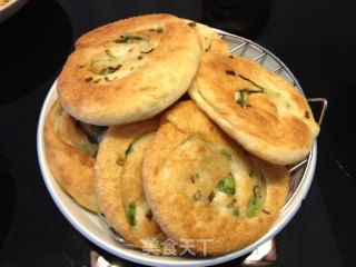 葱花饼的做法步骤：2