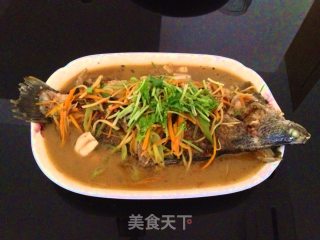 红烧金目鲈的做法步骤：1