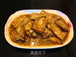 红烧带鱼的做法步骤：1