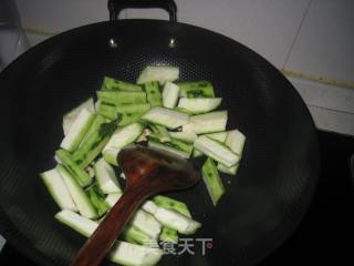 蒜蓉炒丝瓜的做法步骤：4