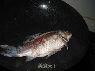 胡萝卜玉米鲫鱼汤的做法步骤：4
