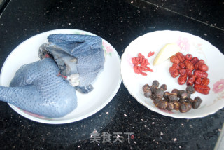 女人秋季滋补汤的做法步骤：1