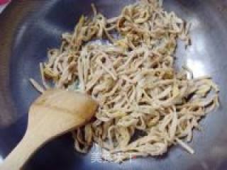 黄花菜炒鸡肉的做法步骤：10