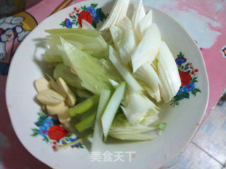 葱爆腊肉的做法步骤：3
