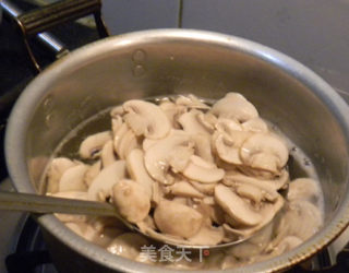 口蘑溜肉片的做法步骤：2