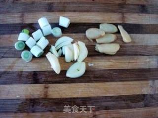 老酱排骨的做法步骤：1