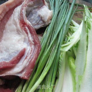 白菜馅锅贴饺子的做法步骤：1