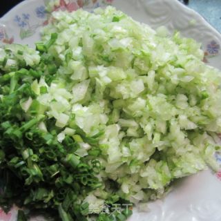 白菜馅锅贴饺子的做法步骤：2