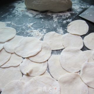 白菜馅锅贴饺子的做法步骤：6