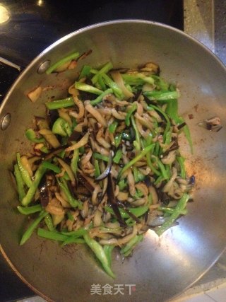 尖椒炒茄丝的做法步骤：5