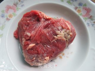 水煮牛肉的做法步骤：1
