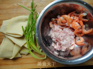 鲜虾豆腐卷的做法步骤：1