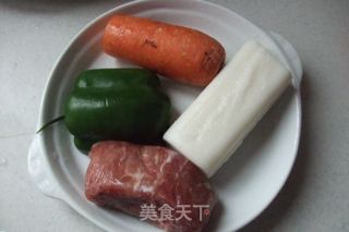 黑椒牛肉炒年糕的做法步骤：1