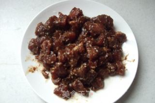 黑椒牛肉炒年糕的做法步骤：2