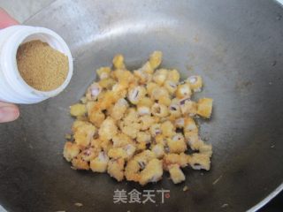干炸鱿鱼炒饭的做法步骤：7