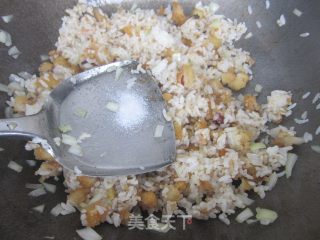 干炸鱿鱼炒饭的做法步骤：11