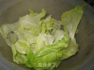 肉丸炒西生菜的做法步骤：1