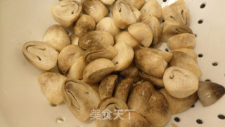超级下饭菜【辣炒章鱼草菇】的做法步骤：2