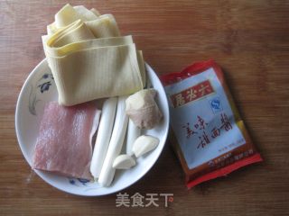 京酱肉丝的做法步骤：1
