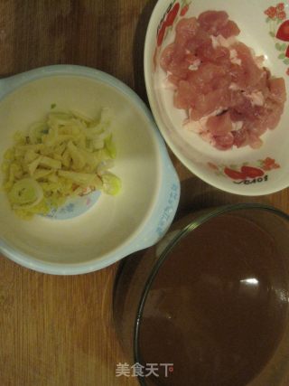 美味炸酱面的做法步骤：2