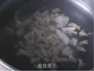芹菜炒鹅肠的做法步骤：6