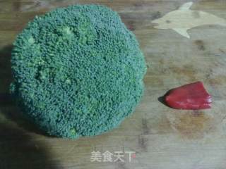 蚝油西兰花的做法步骤：1