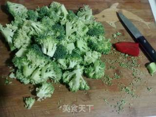 蚝油西兰花的做法步骤：2