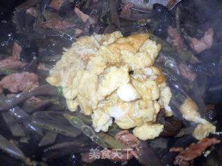 扁豆角木耳炒鸡蛋的做法步骤：8