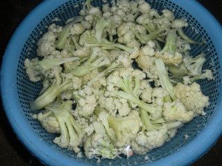 麻辣有机花菜的做法步骤：2