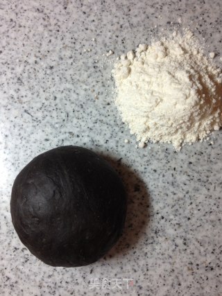 手擀意式黑珍珠面（一）黑珍珠城堡里的玫瑰花圃【传统的意式面】新鲜尝的做法步骤：12