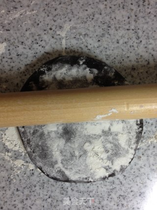 手擀意式黑珍珠面（一）黑珍珠城堡里的玫瑰花圃【传统的意式面】新鲜尝的做法步骤：14