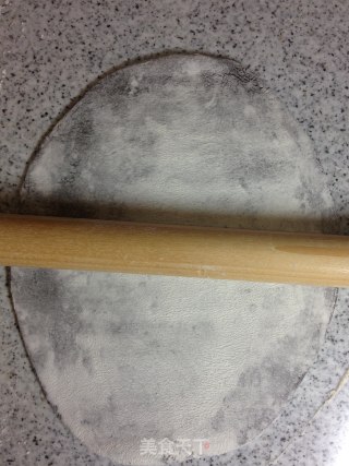 手擀意式黑珍珠面（一）黑珍珠城堡里的玫瑰花圃【传统的意式面】新鲜尝的做法步骤：17