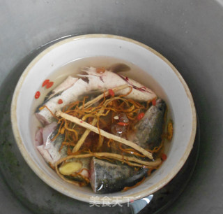 药膳鱼汤的做法步骤：4