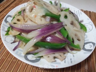 洋葱椒丝炒藕片的做法步骤：6
