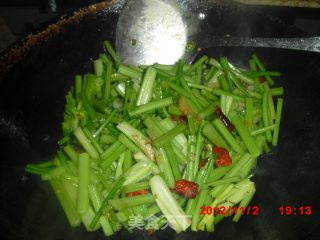 炝炒香芹的做法步骤：6