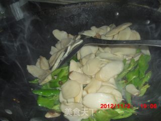 青辣椒炒杏鲍菇的做法步骤：10