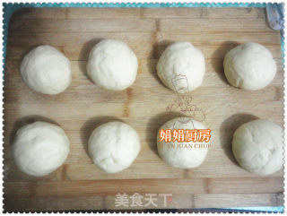 第一次做的面包------红豆沙面包~的做法步骤：4