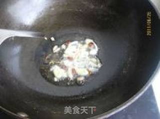 黄花菜鲜蛤汤卤面的做法步骤：2