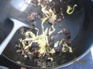 黄花菜鲜蛤汤卤面的做法步骤：3