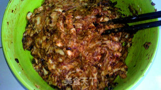 烤箱肉饼之迷你小肉饼和青椒肉饼的做法步骤：2