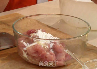 橄榄菜炒肉丁的做法步骤：1