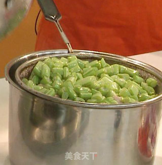 橄榄菜炒肉丁的做法步骤：3